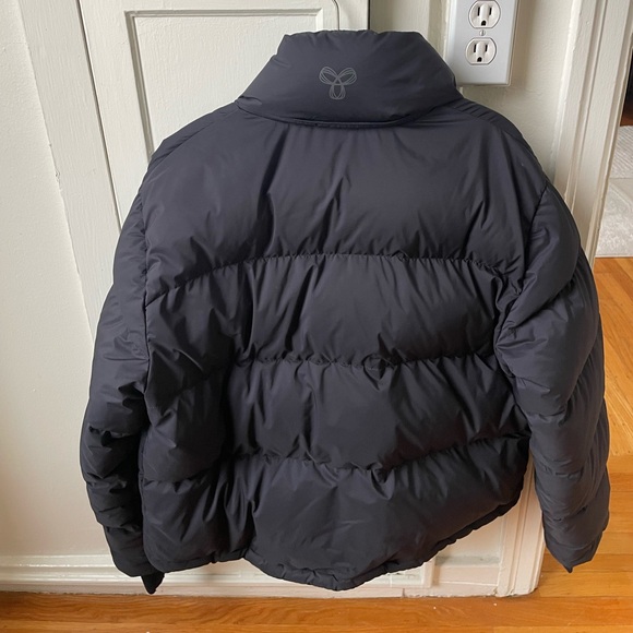 Aritzia Super Puff Black Shorty medium - Picture 2 of 8